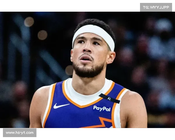 布克与队友协同作战 展现无间配合助力太阳队攻防两端